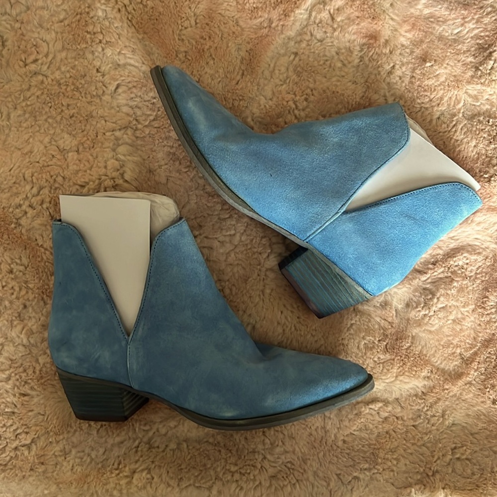 Free People Collection - Charm Double V Ankle Boot - Blue Suede